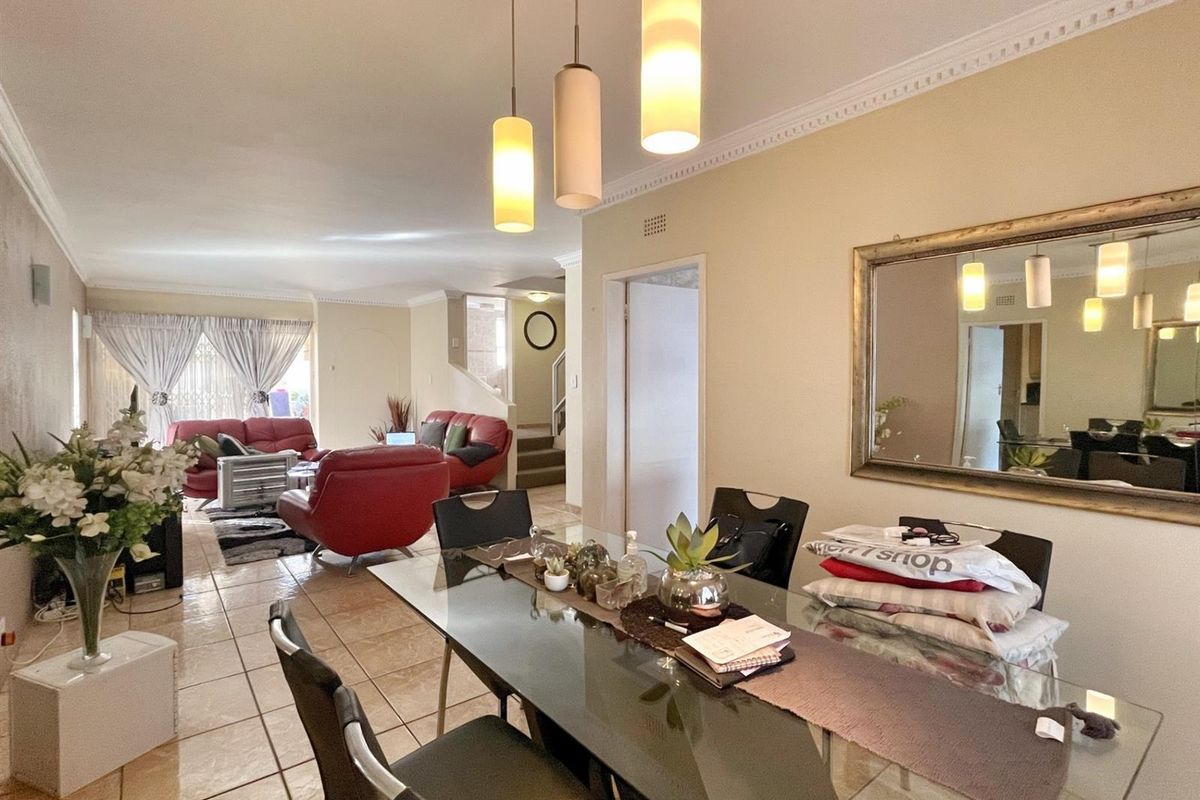 Townhouse For Sale in Bedfordview - Photo 5