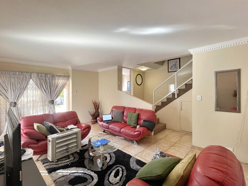 Townhouse For Sale in Bedfordview - Photo 4