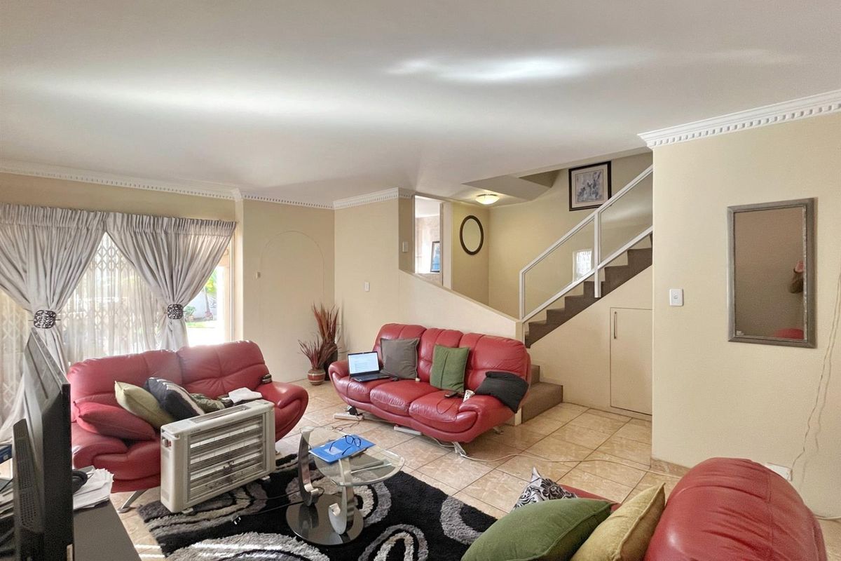 Townhouse For Sale in Bedfordview - Photo 4