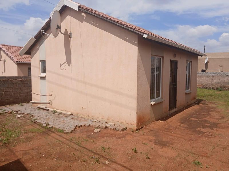 House For Sale in Protea Glen, Soweto - Photo 2