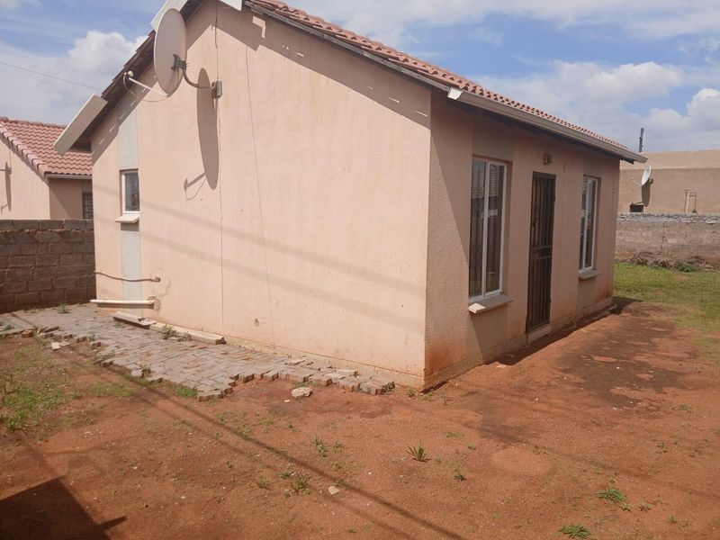 House For Sale in Protea Glen, Soweto - Photo 3