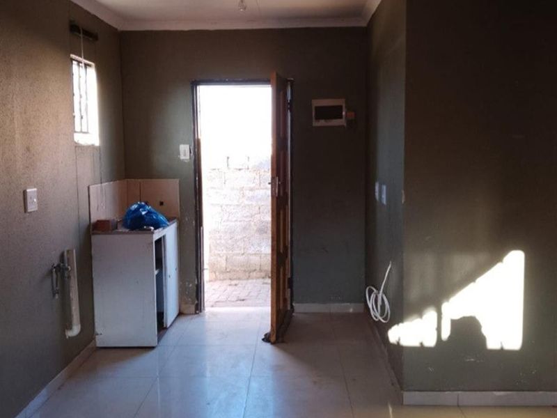House For Sale in Protea Glen, Soweto - Photo 4