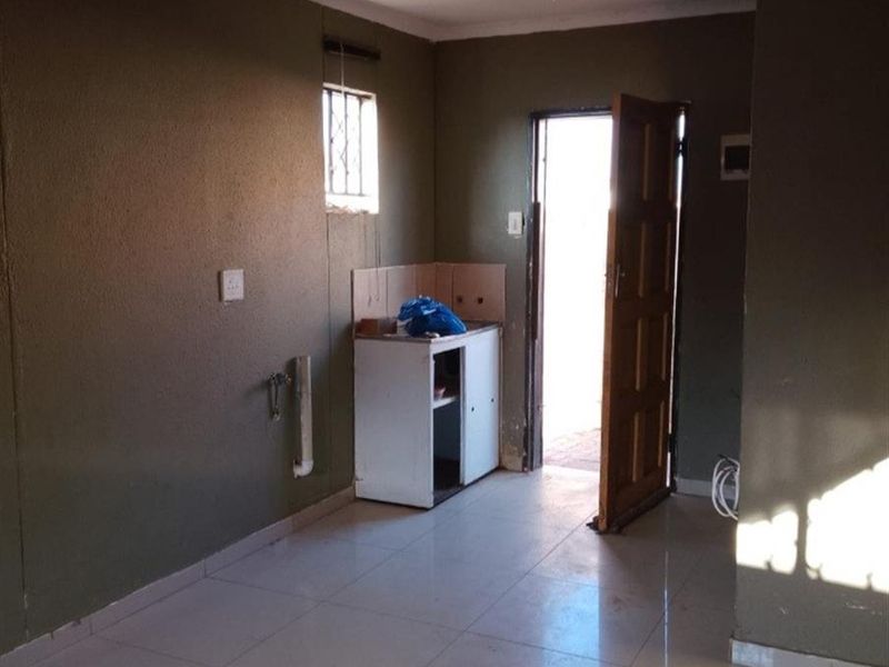 House For Sale in Protea Glen, Soweto - Photo 2