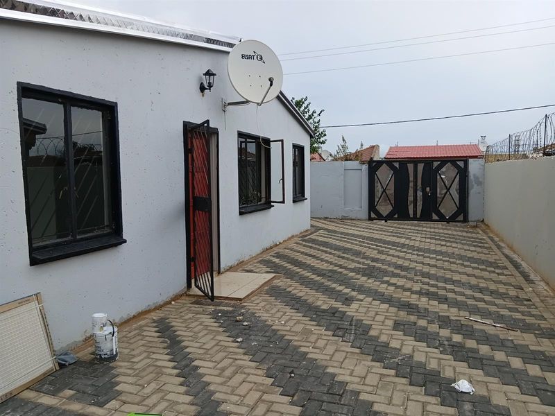 House To Rent in Protea Glen, Soweto - Photo 6