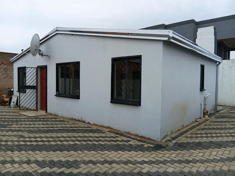 House To Rent in Protea Glen, Soweto - Photo 2