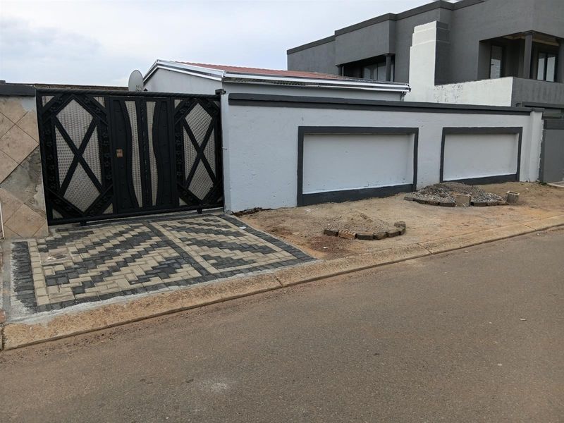 House To Rent in Protea Glen, Soweto - Photo 3