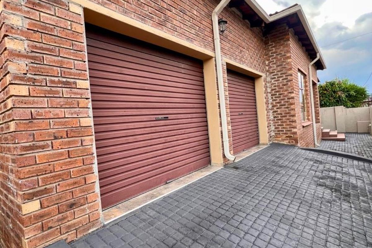 House For Sale in Kamagugu, Nelspruit - Photo 2