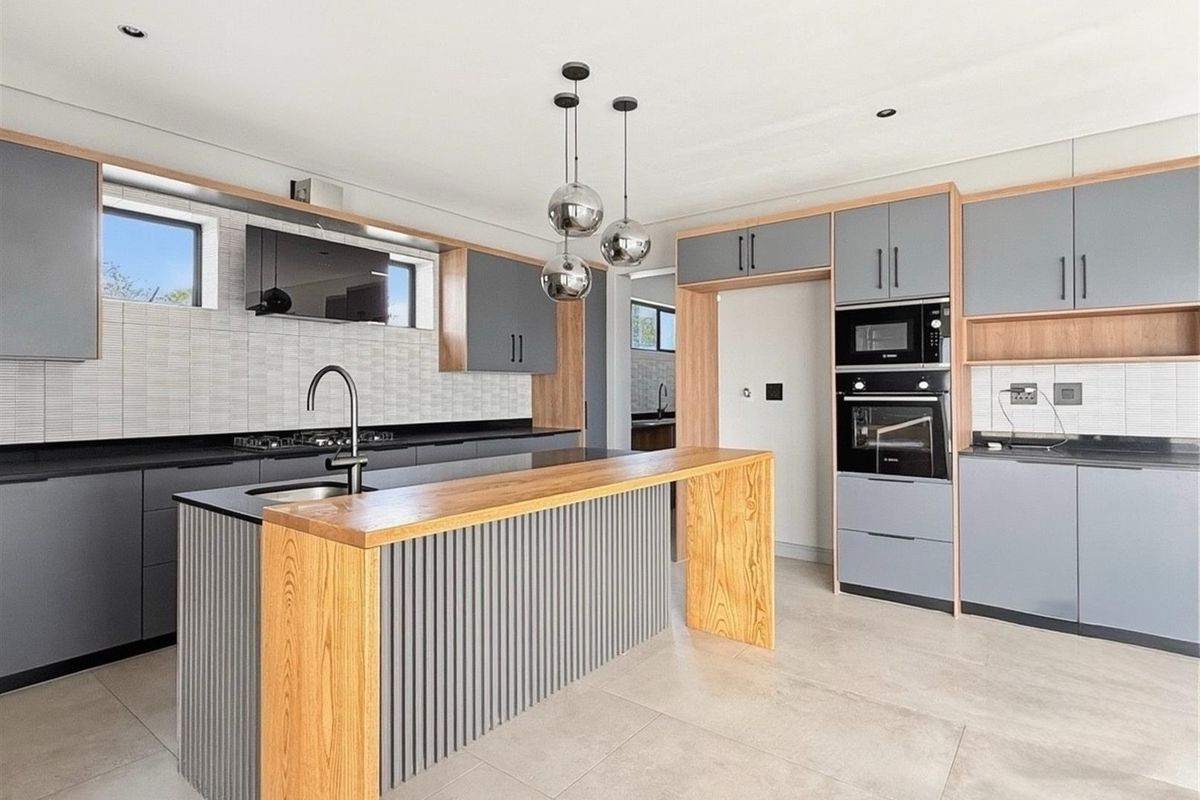 Newly Built Family Home in Helderfontein Estate - Photo 2