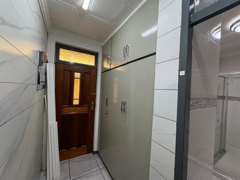 1-Bedroom Apartment For Sale in Pioneer Park, Newcastle, KwaZulu Natal - Photo 3