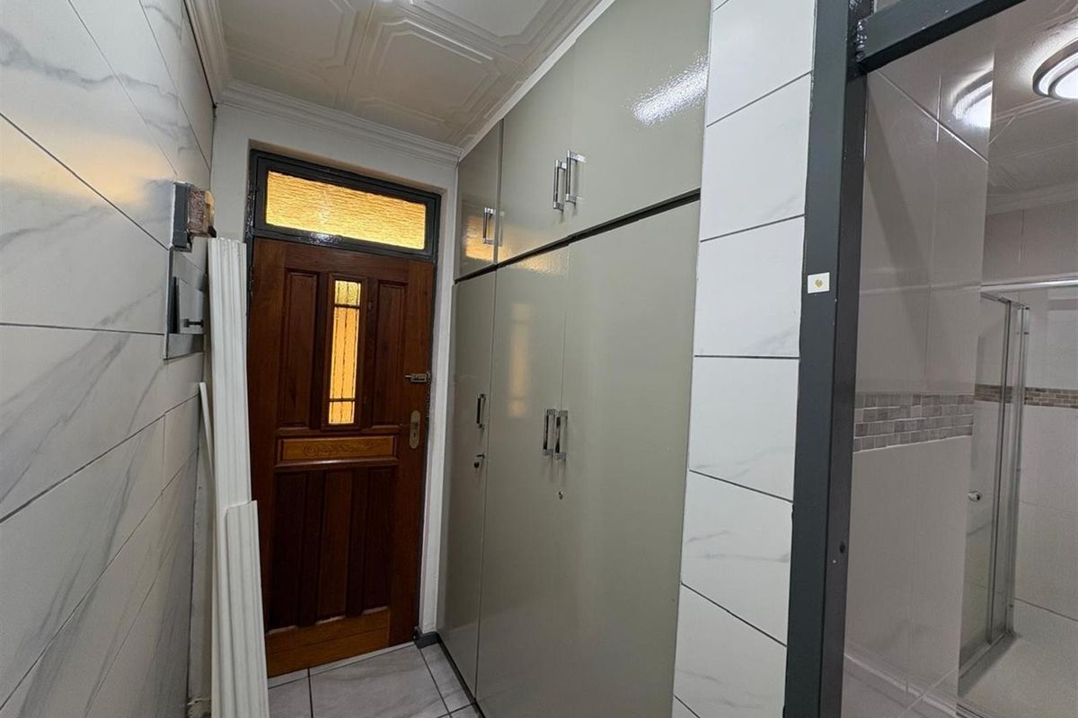 1-Bedroom Apartment For Sale in Pioneer Park, Newcastle, KwaZulu Natal - Photo 3