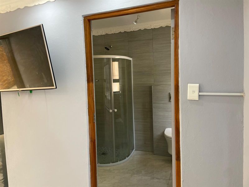 1 Bedroom Apartment To Rent in Bryanston, Sandton - Photo 4