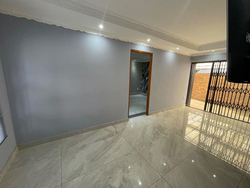 1 Bedroom Apartment To Rent in Bryanston, Sandton - Photo 5