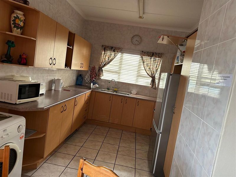 Two bedroom Apartment For Sale in Manaba Beach, Margate, KwaZulu Natal - Photo 6