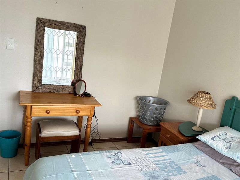 Two bedroom Apartment For Sale in Manaba Beach, Margate, KwaZulu Natal - Photo 9