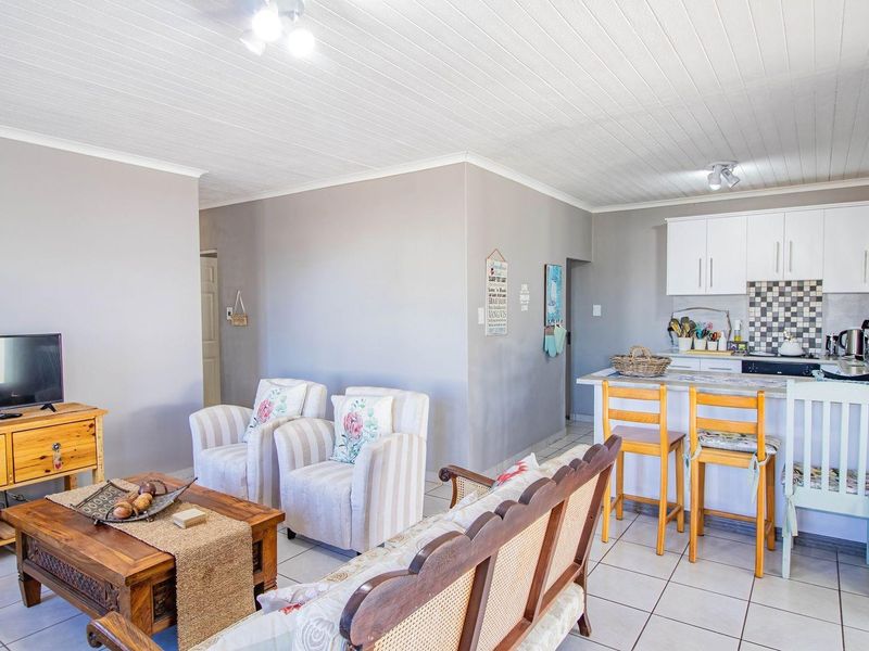 A Peaceful, Cozy Charm with an affordable Price Tag! - Photo 2