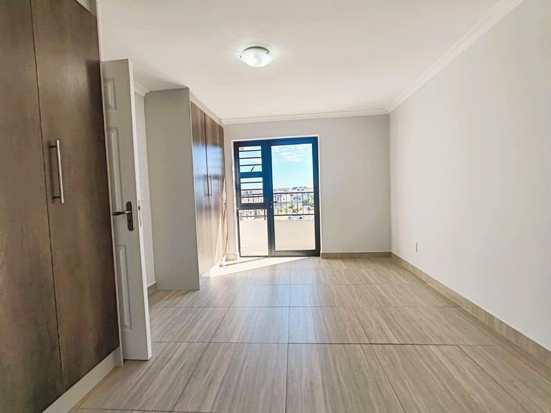 Stylish 3-Bedroom Apartment For Sale in Parklands North, Blouberg - Photo 8