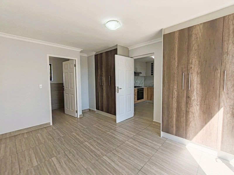 Stylish 3-Bedroom Apartment For Sale in Parklands North, Blouberg - Photo 7