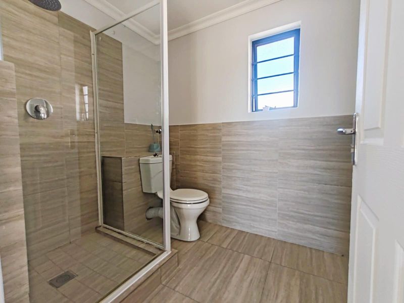 Stylish 3-Bedroom Apartment For Sale in Parklands North, Blouberg - Photo 9