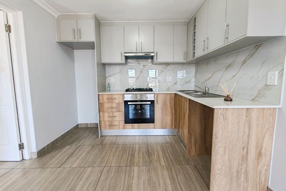 Stylish 3-Bedroom Apartment For Sale in Parklands North, Blouberg - Photo 4