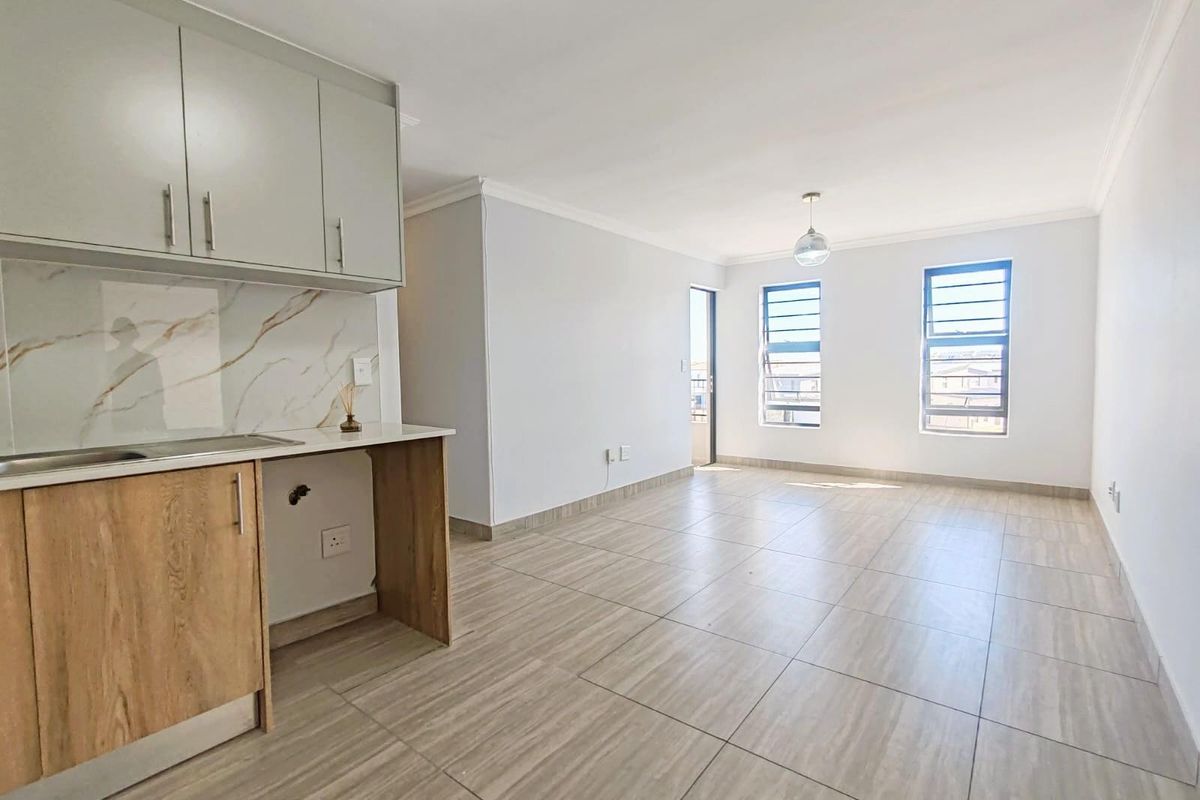 Stylish 3-Bedroom Apartment For Sale in Parklands North, Blouberg - Photo 3