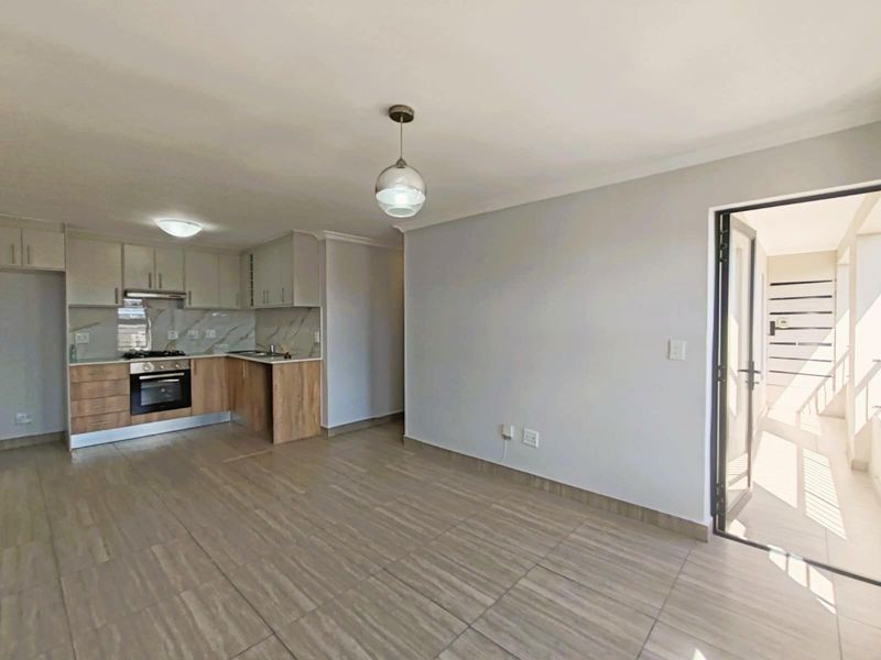Stylish 3-Bedroom Apartment For Sale in Parklands North, Blouberg - Photo 5