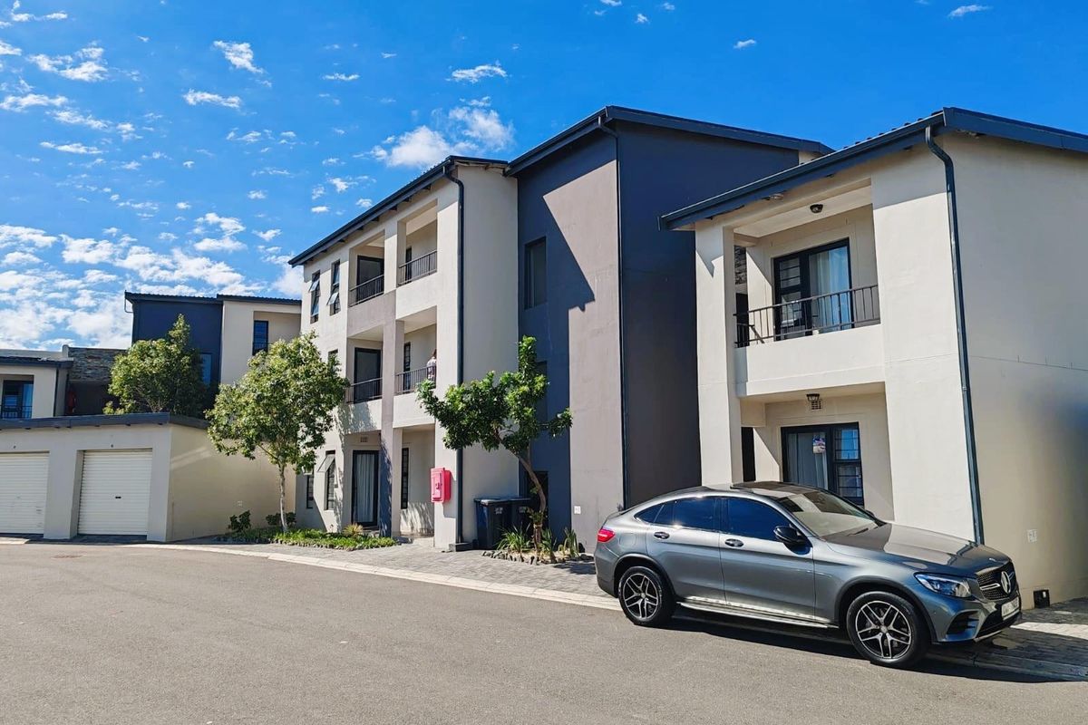 Stylish 3-Bedroom Apartment For Sale in Parklands North, Blouberg - Photo 2