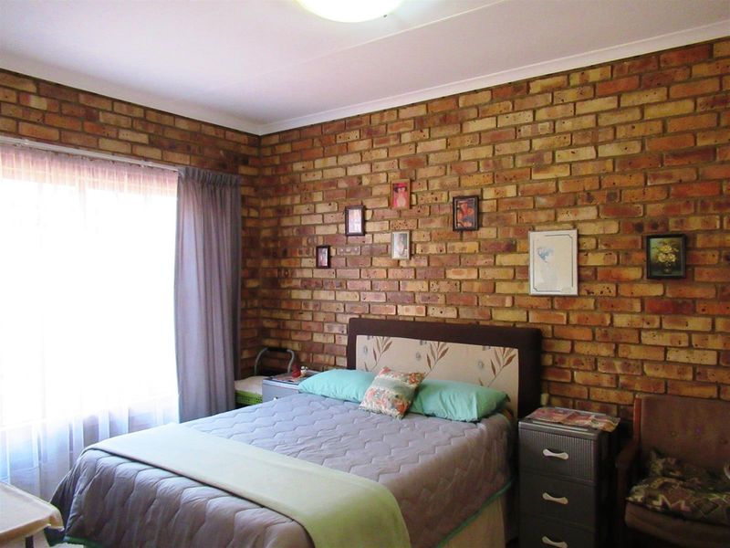 Townhouse For Sale in Erasmus, Bronkhorstspruit - Photo 8