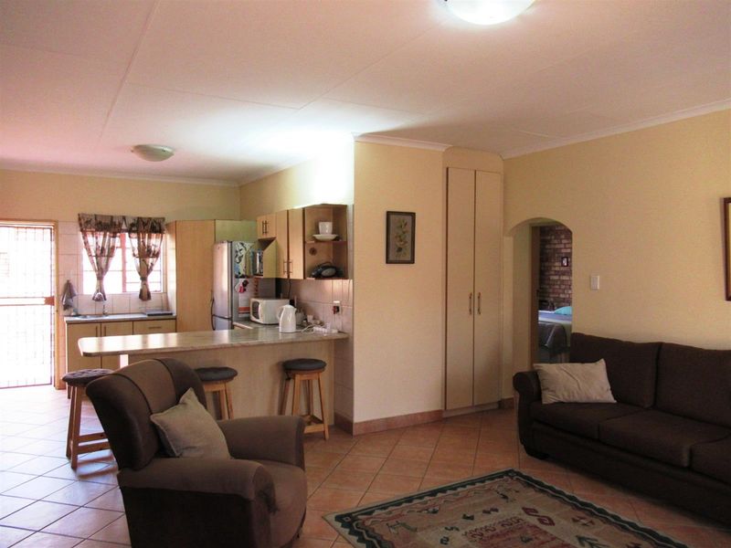 Townhouse For Sale in Erasmus, Bronkhorstspruit - Photo 5