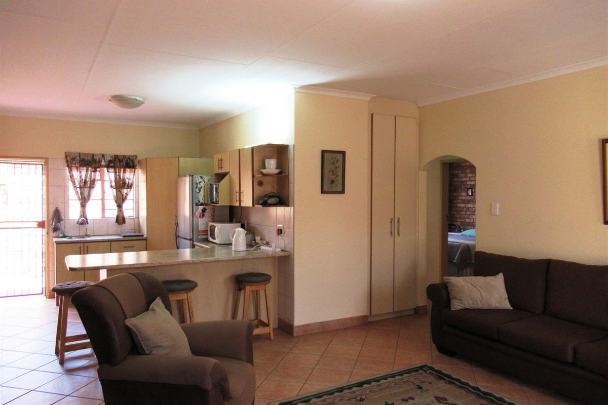 Townhouse For Sale in Erasmus, Bronkhorstspruit - Photo 5