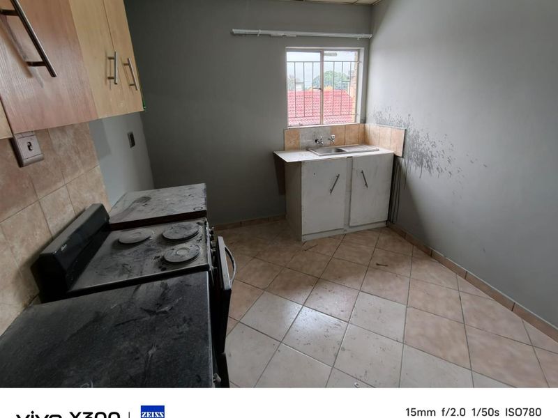 Apartment To Rent in Oos Einde, Rustenburg, North West - Photo 2