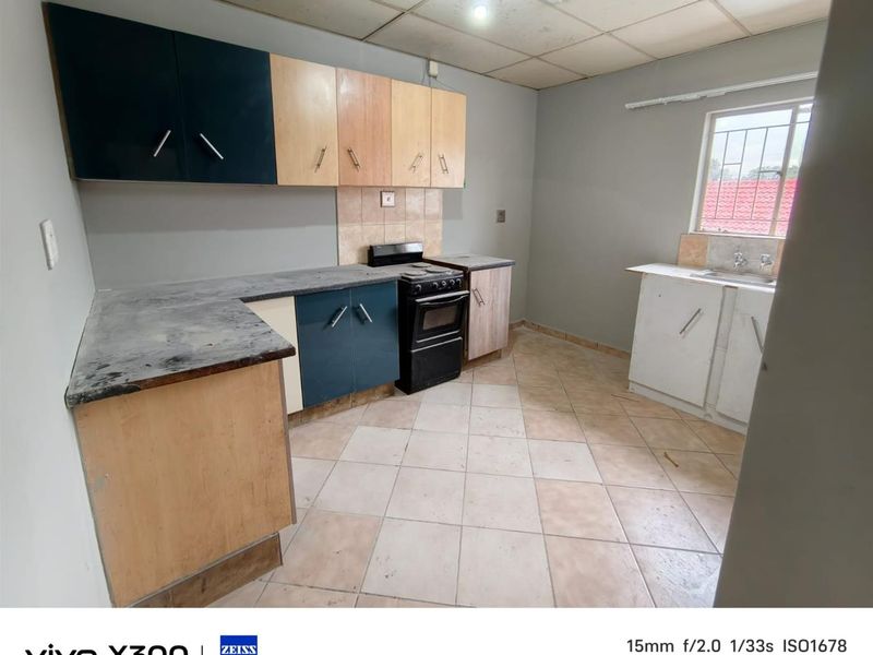 Apartment To Rent in Oos Einde, Rustenburg, North West - Photo 4