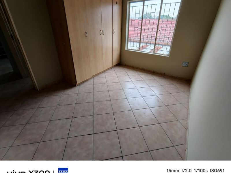 Apartment To Rent in Oos Einde, Rustenburg, North West - Photo 9