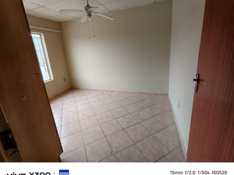 Apartment To Rent in Oos Einde, Rustenburg, North West - Photo 7