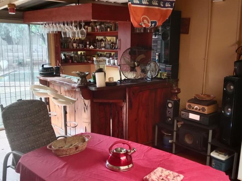 House with Flatlet For Sale in Stilfontein Ext 4, Stilfontein, North West - Photo 5