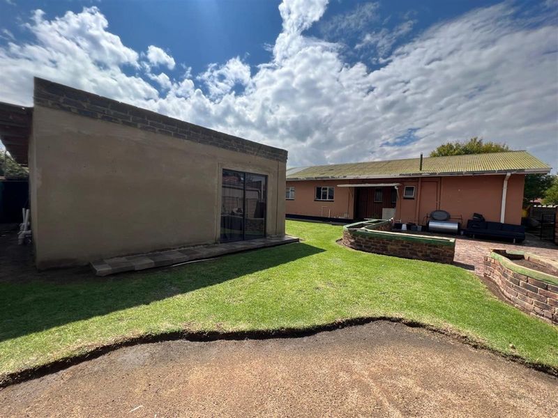 House For Sale in Vanderbijlpark SW 1, Vanderbijlpark SW, Vanderbijlpark - Photo 2