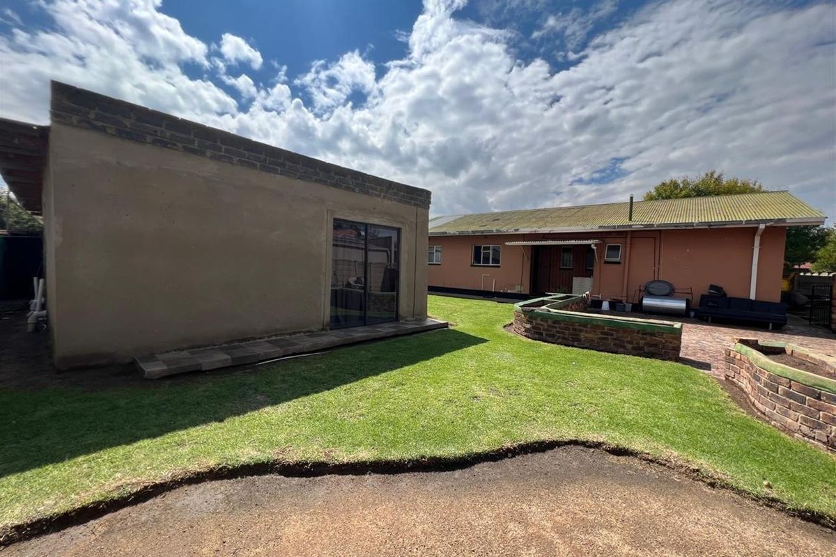 House For Sale in Vanderbijlpark SW 1, Vanderbijlpark SW, Vanderbijlpark - Photo 2