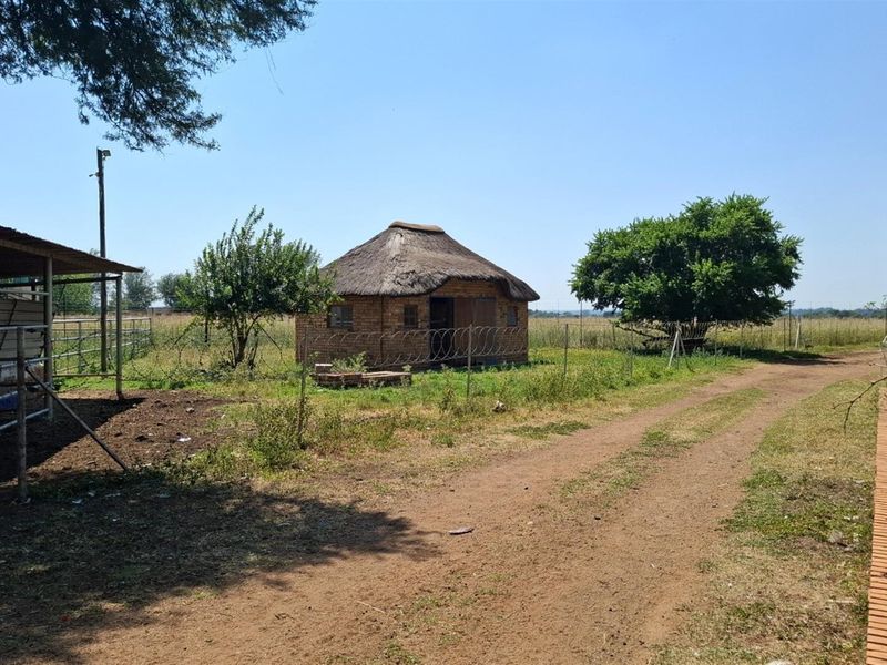 2 House Farm For Sale in Klerksdorp Rural, Klerksdorp, North West - Photo 9