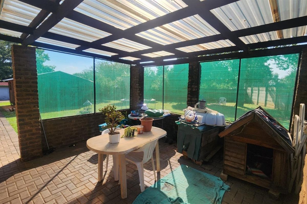 Elegant Family Living in the Heart of Rensburg, Heidelberg - Photo 3