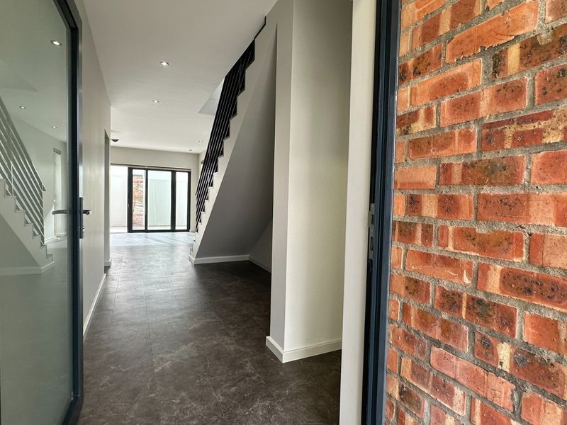 House For Sale in Lemoenkloof, Paarl - Photo 3