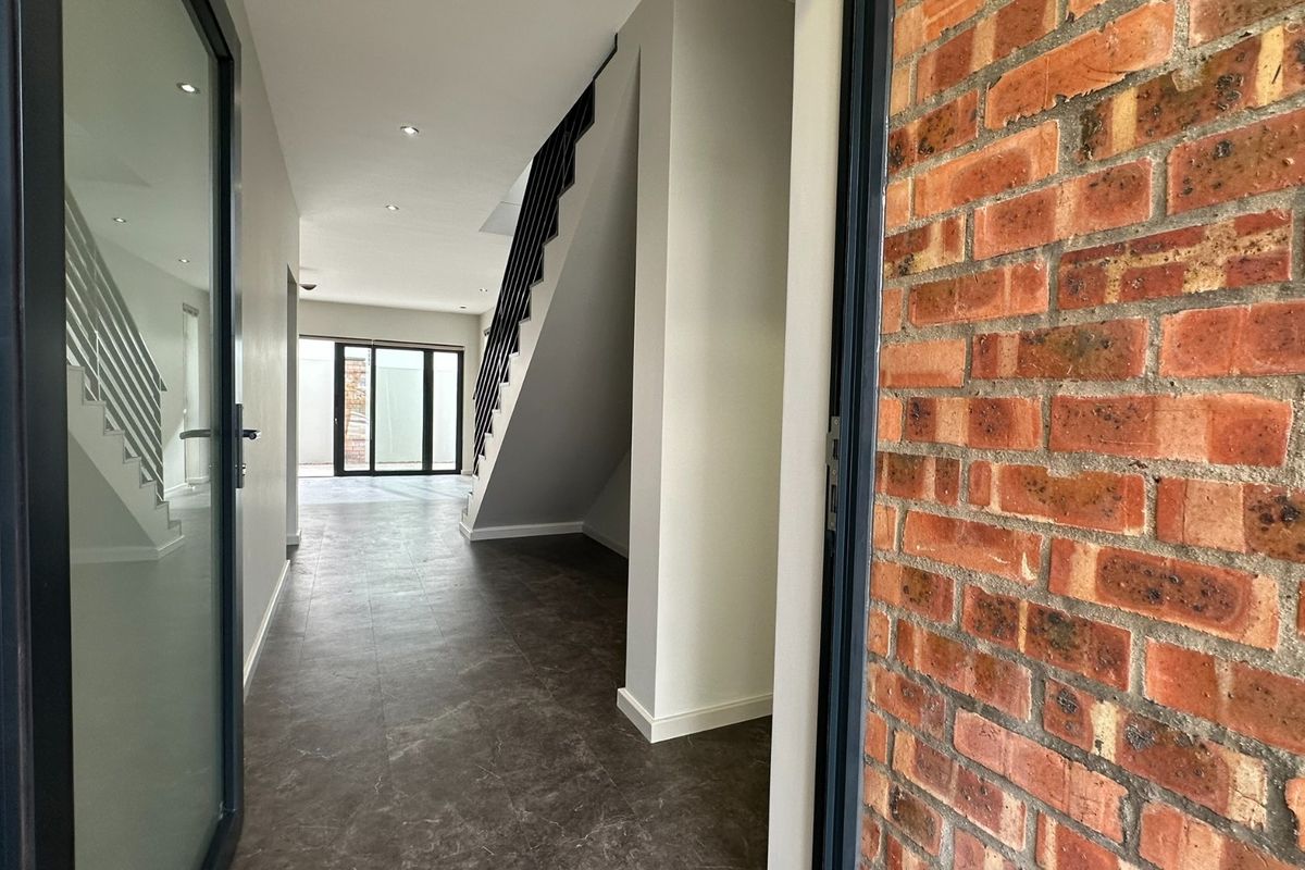 House For Sale in Lemoenkloof, Paarl - Photo 3