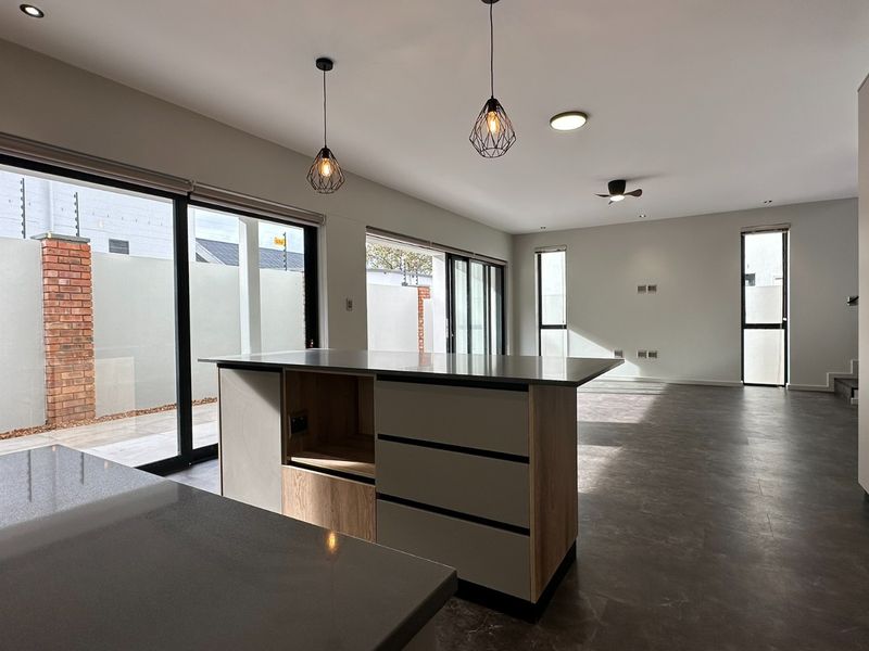 House For Sale in Lemoenkloof, Paarl - Photo 8