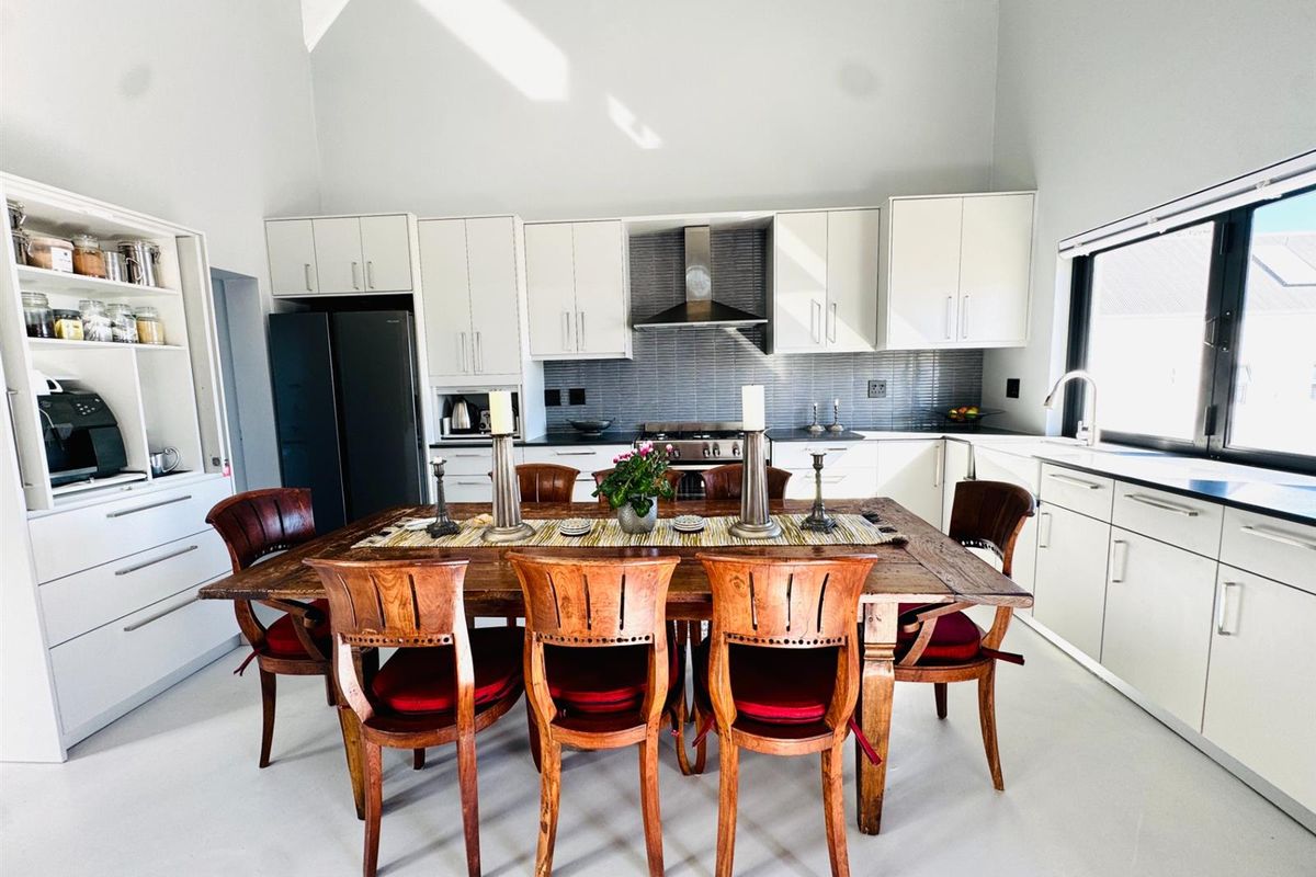 Quiet Coastal Elegance - A Calm Sanctuary with Ocean Views in Toothrock Estate, Jacobsbaai - Photo 4