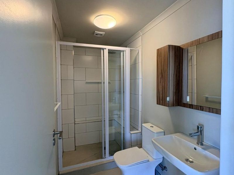 Spacious 1 Bedroom Apartment with Dual Balconies - Available 1 May 2026 - Photo 9