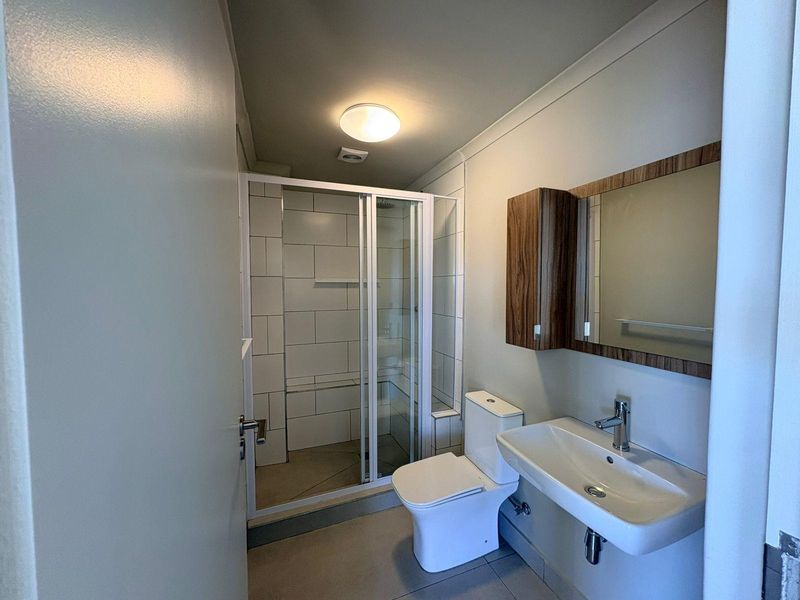 Spacious 1 Bedroom Apartment with Dual Balconies - Available 1 May 2026 - Photo 8