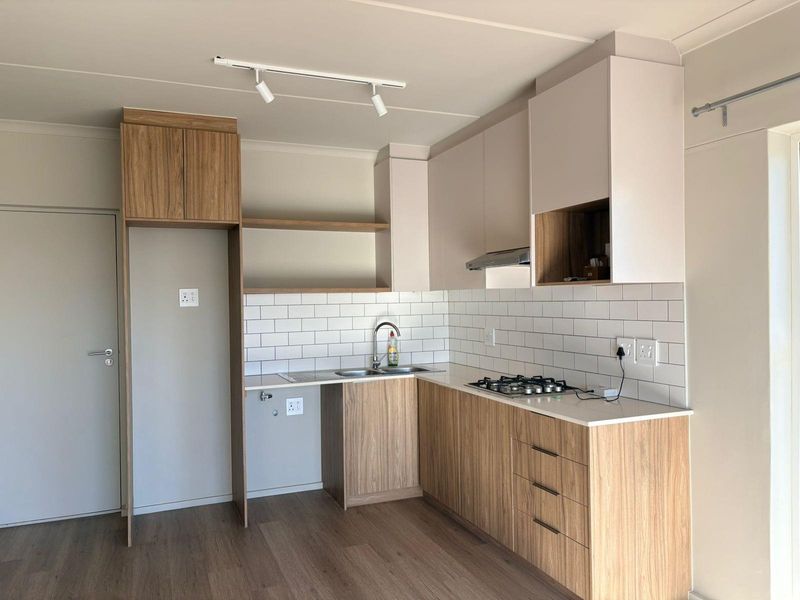 Spacious 1 Bedroom Apartment with Dual Balconies - Available 1 May 2026 - Photo 4