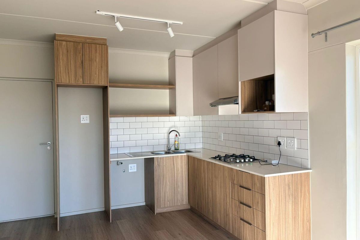 Spacious 1 Bedroom Apartment with Dual Balconies - Available 1 May 2026 - Photo 4