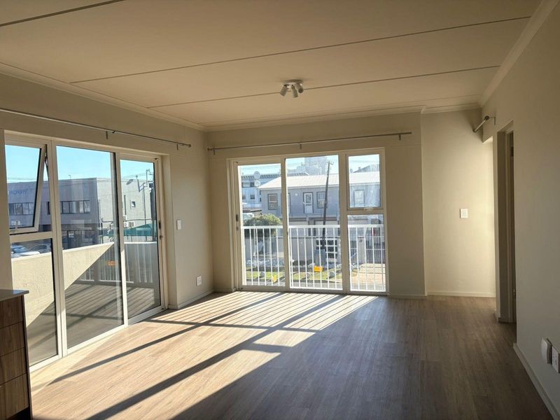 Spacious 1 Bedroom Apartment with Dual Balconies - Available 1 May 2026 - Photo 2