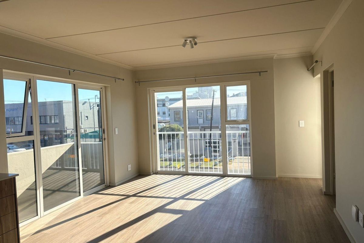 Spacious 1 Bedroom Apartment with Dual Balconies - Available 1 May 2026 - Photo 2