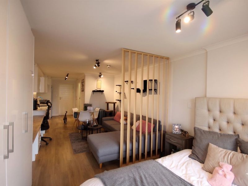 Studio Apartment For Sale in Newlands, Cape Town - Photo 9