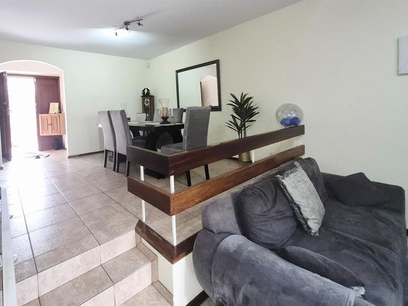 Modern 3-Bedroom Duplex in St Andrews, Bedfordview - Photo 10